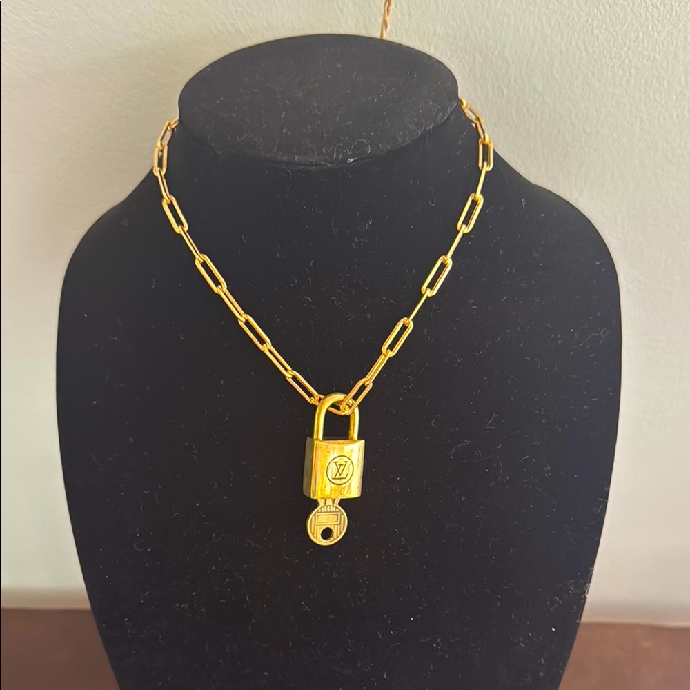 Fashion Necklace with authentic Louis‎ Vuitton Lick and Key NWT